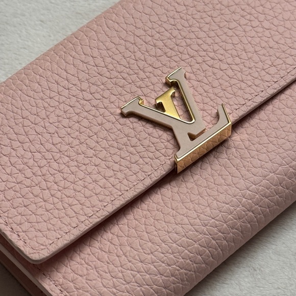 LV Capucines Wallet - Picture 3 of 7